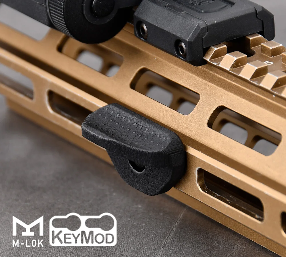 Detalle del sistema MLOK con soporte lateral