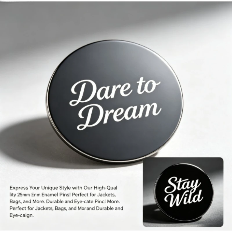 Pin táctico redondo mini Stay Wild – broche urbano para cazadora - imagen 3