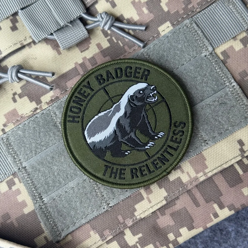 Parche táctico bordado Honey Badger con gancho y bucle - imagen 5