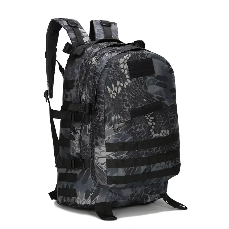Mochila táctica de viaje en negro con detalles