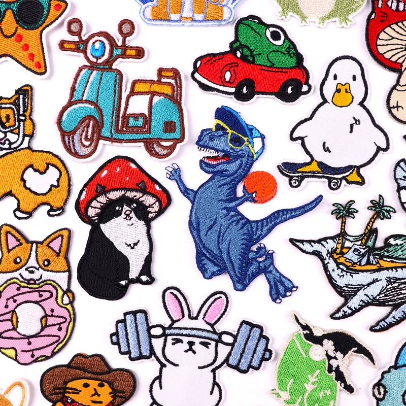 Parche bordado de conejo y dinosaurio diseño dibujos animados