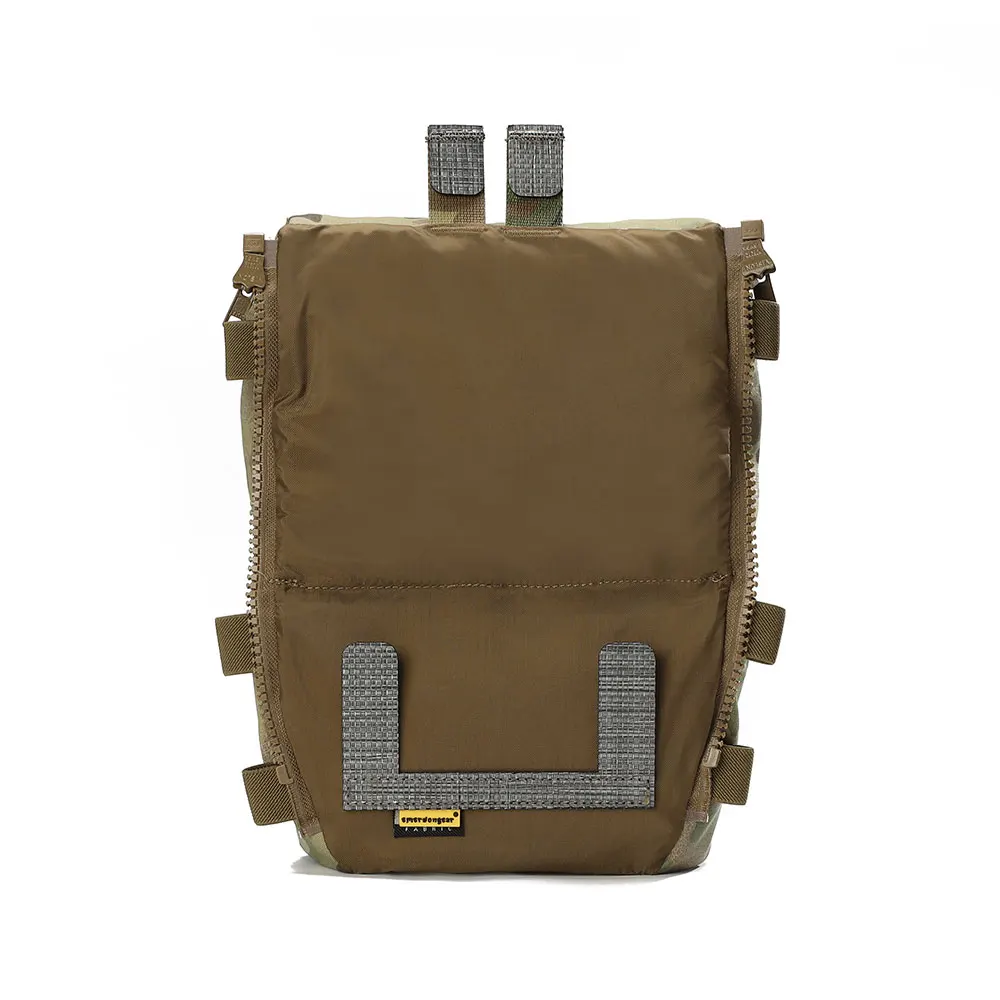 Panel trasero con sistema MOLLE visible