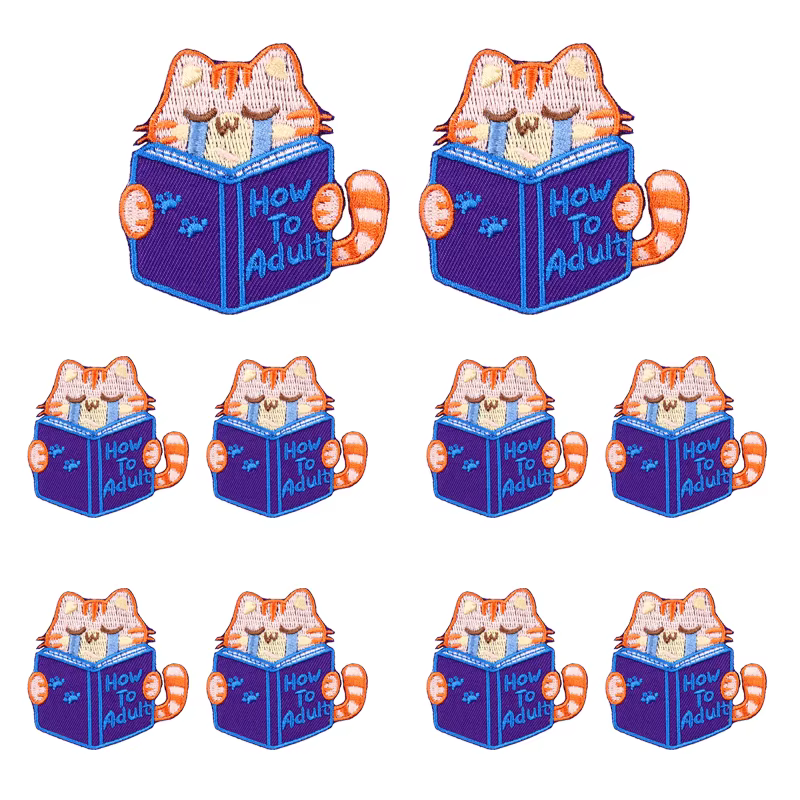Motivos de gato y rana bordados