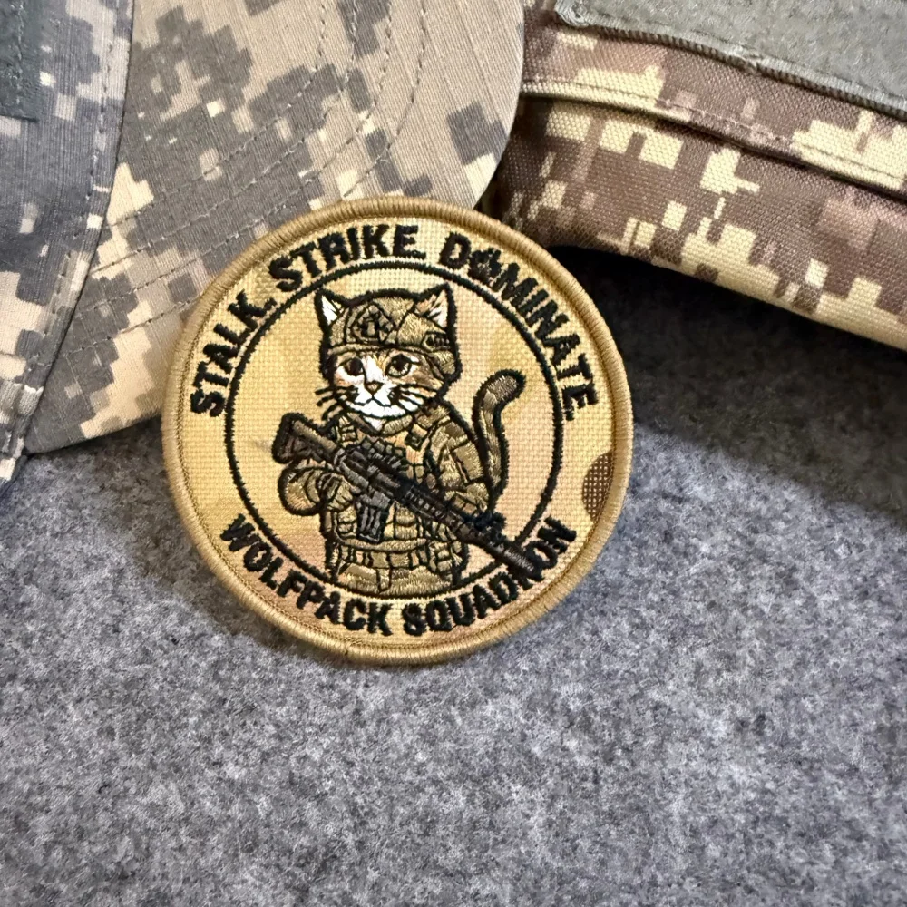 Parche táctico militar coyote tan con cierre gancho gatito silvestre