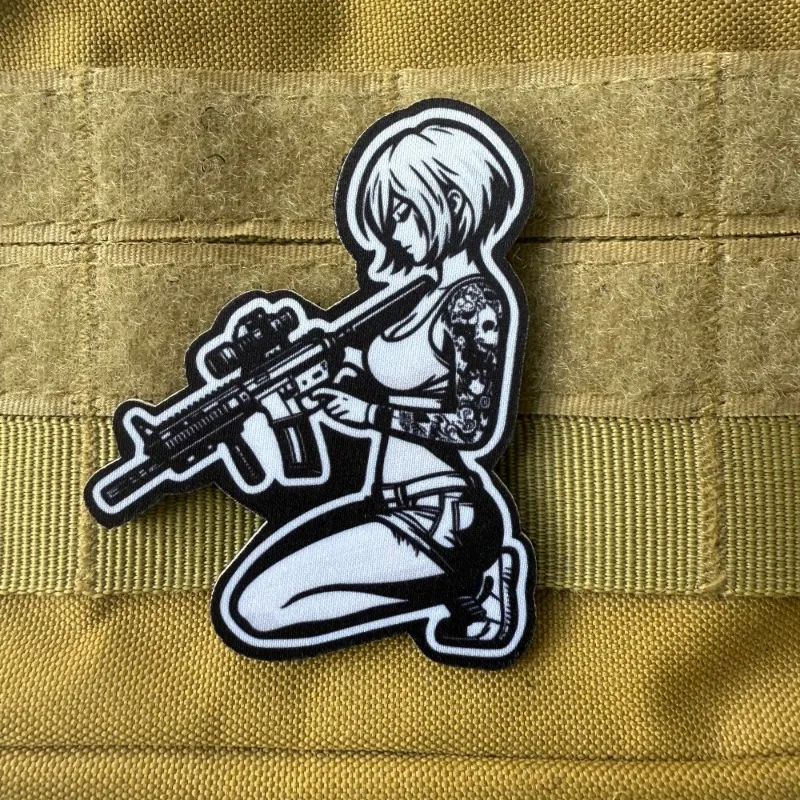 Parche Táctico Chica Tatuada – Insignia Gancho y Bucle para Mochila Militar - imagen 5