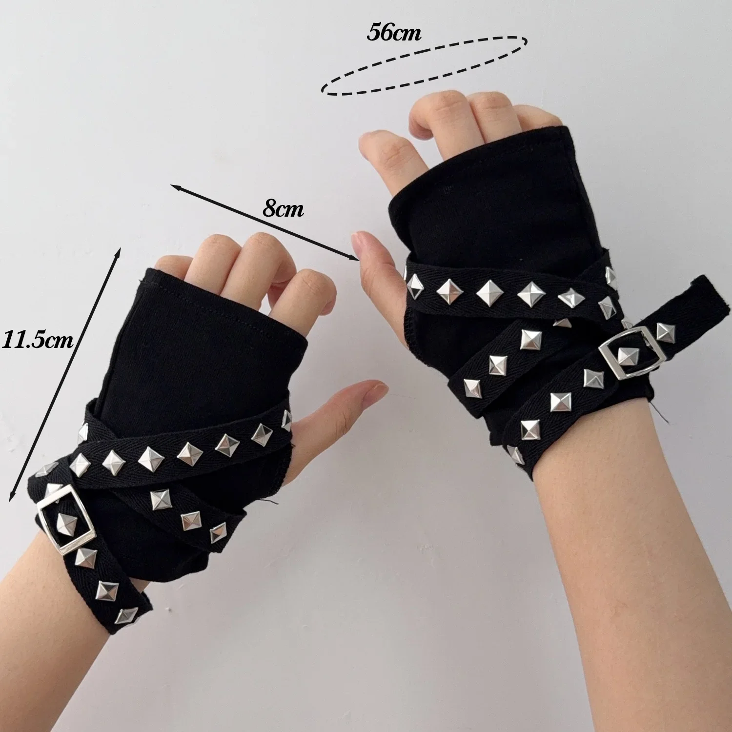 Guantes tácticos negros con remaches y cadena
