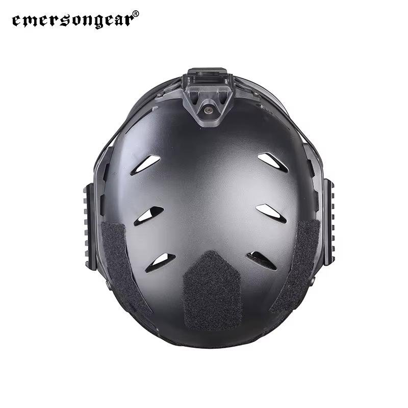 Casco en color negro vista lateral