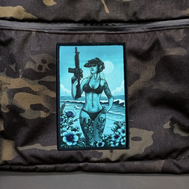 Detalle de gancho y bucle en parche Sirena Noir