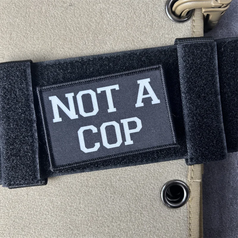 Parche táctico moral NOT A COP – Presilla para mochila y ropa - imagen 3