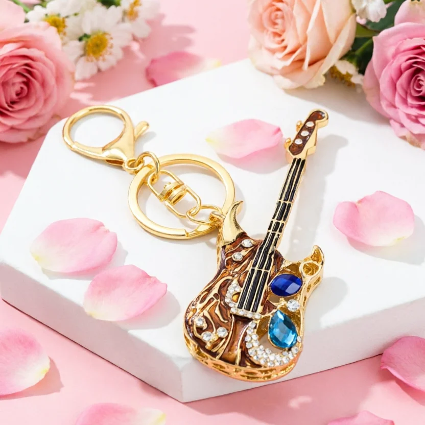 Llavero musical de guitarra con cristales para bolso o coche