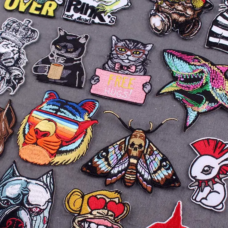 Parches bordados con motivos hippie animales