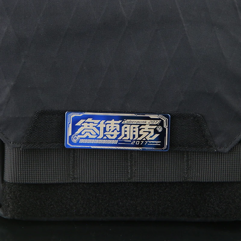 Parche Velcro cyberpunk metálico azul – gancho y bucle para mochila - imagen 4