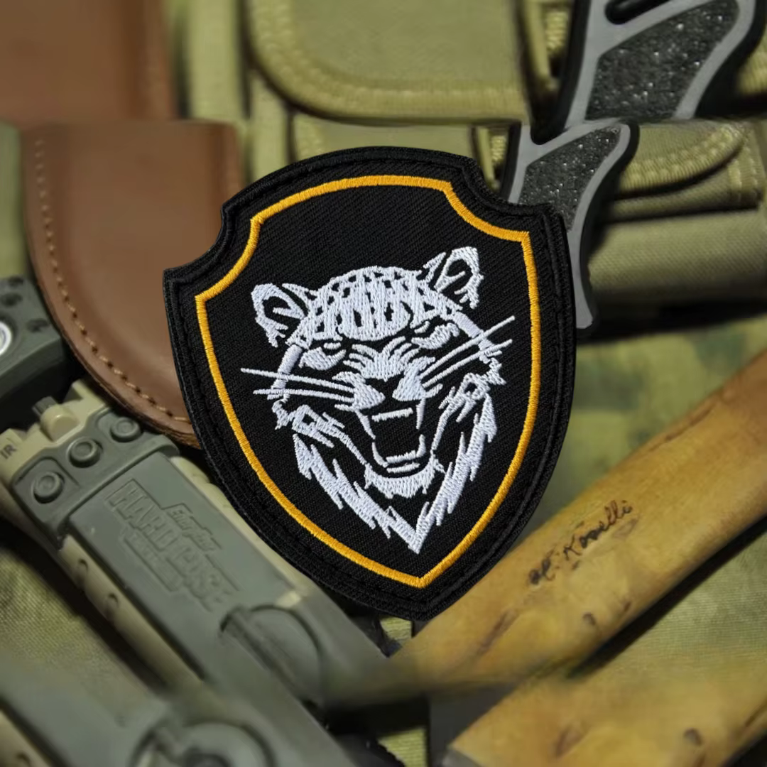 Bars Parche táctico bordado tigre Chevron con velcro para uniforme - imagen 4