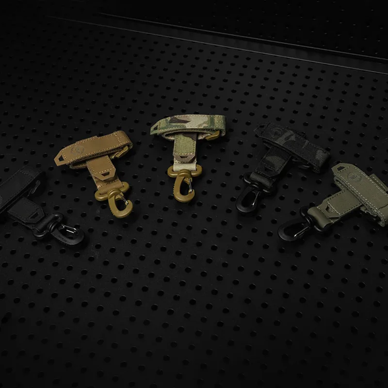 Gancho MOLLE multiusos táctico para mosquetón, guantes y llaves - imagen 3