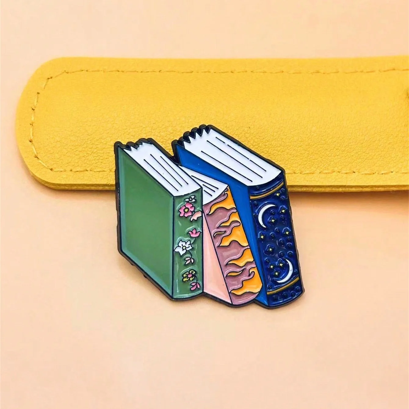 Broche de aleación libro dibujos animados – accesorio para mochila