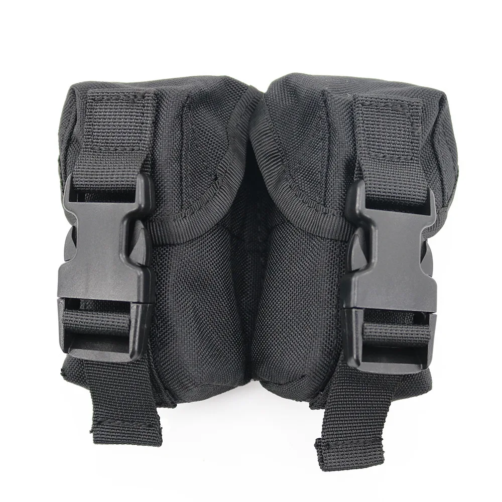 Parte trasera con sistema MOLLE ajustable para montar al equipo