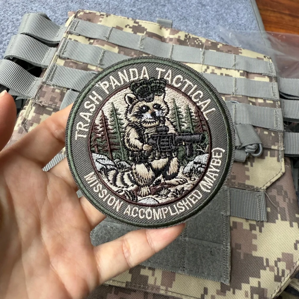 Parche táctico Trash Panda mapache bordado con velcro Misión cumplida - imagen 3
