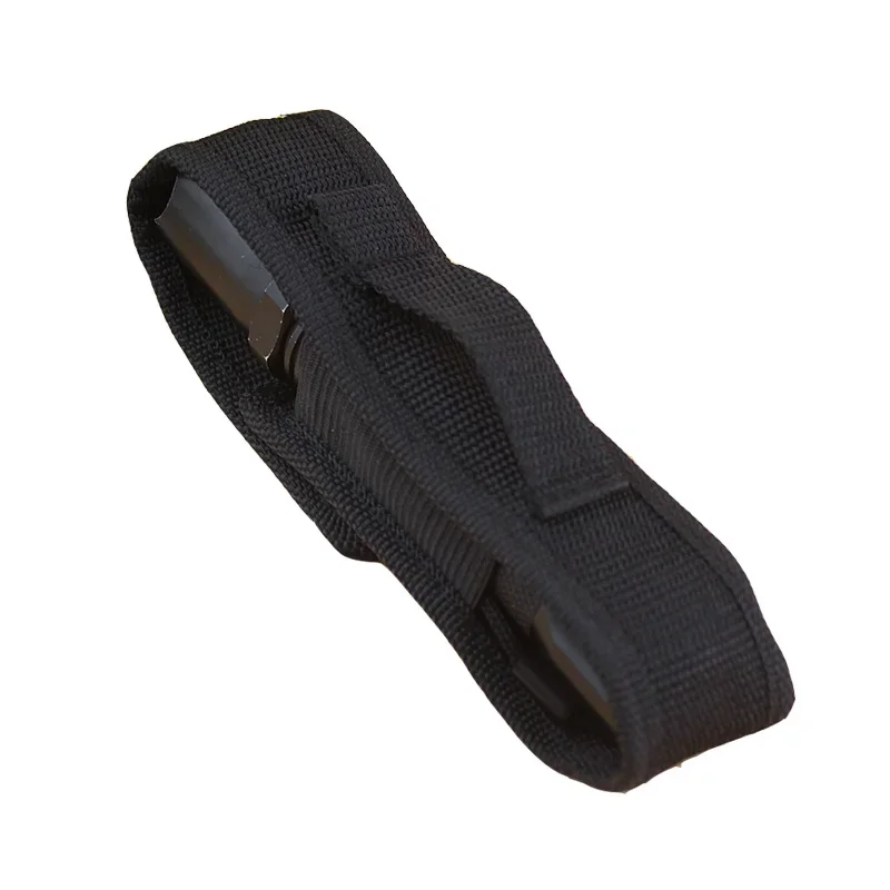 Funda para linterna compacta, enfoque en el tamaño