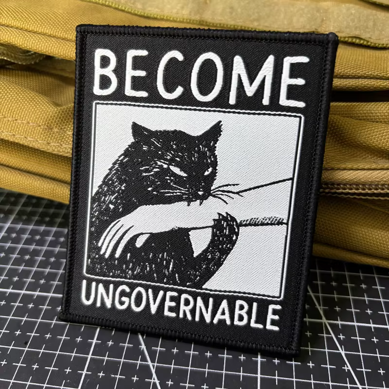 Parche táctico Velcro gato mordaz, insignia moral para mochila - imagen 4