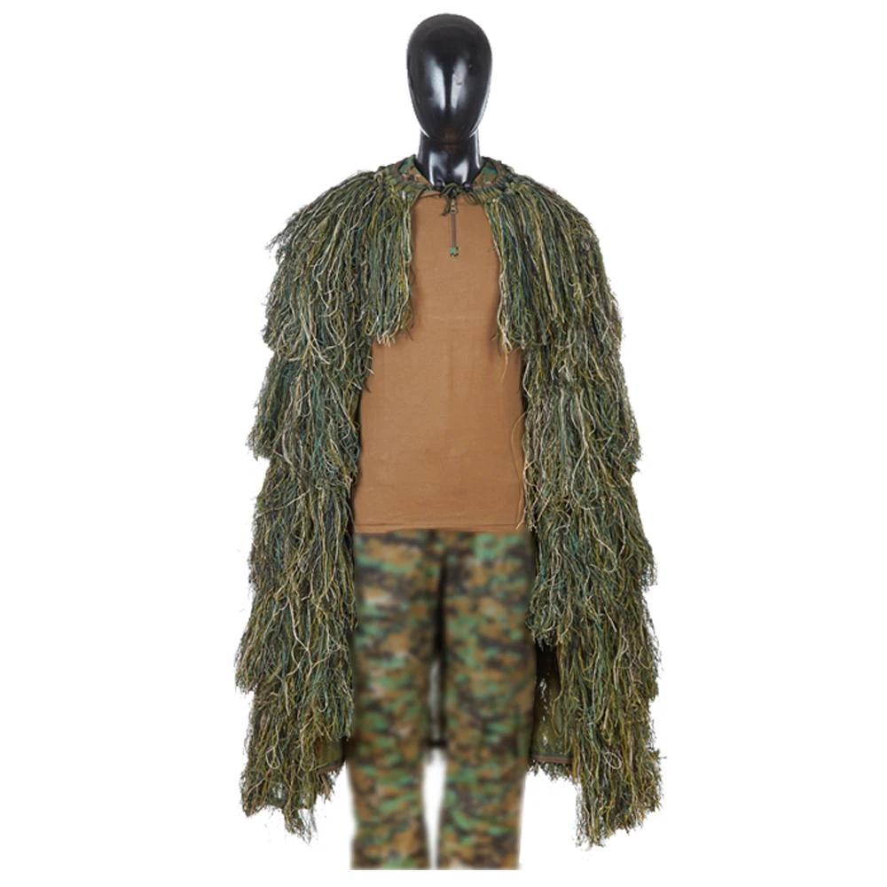 Vista frontal del poncho Ghillie en patrón woodland