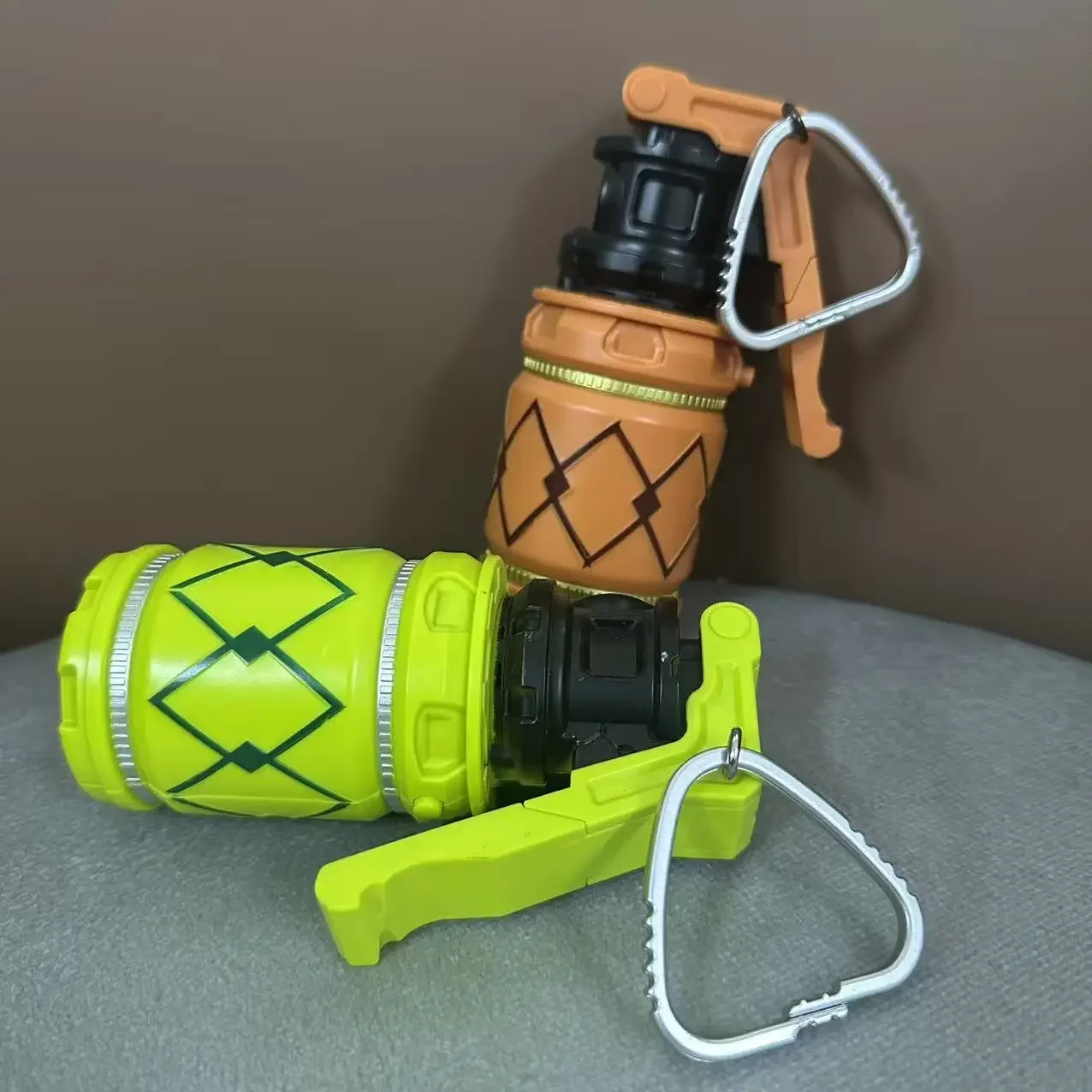 Lanzador plegado mostrando su tamaño compacto