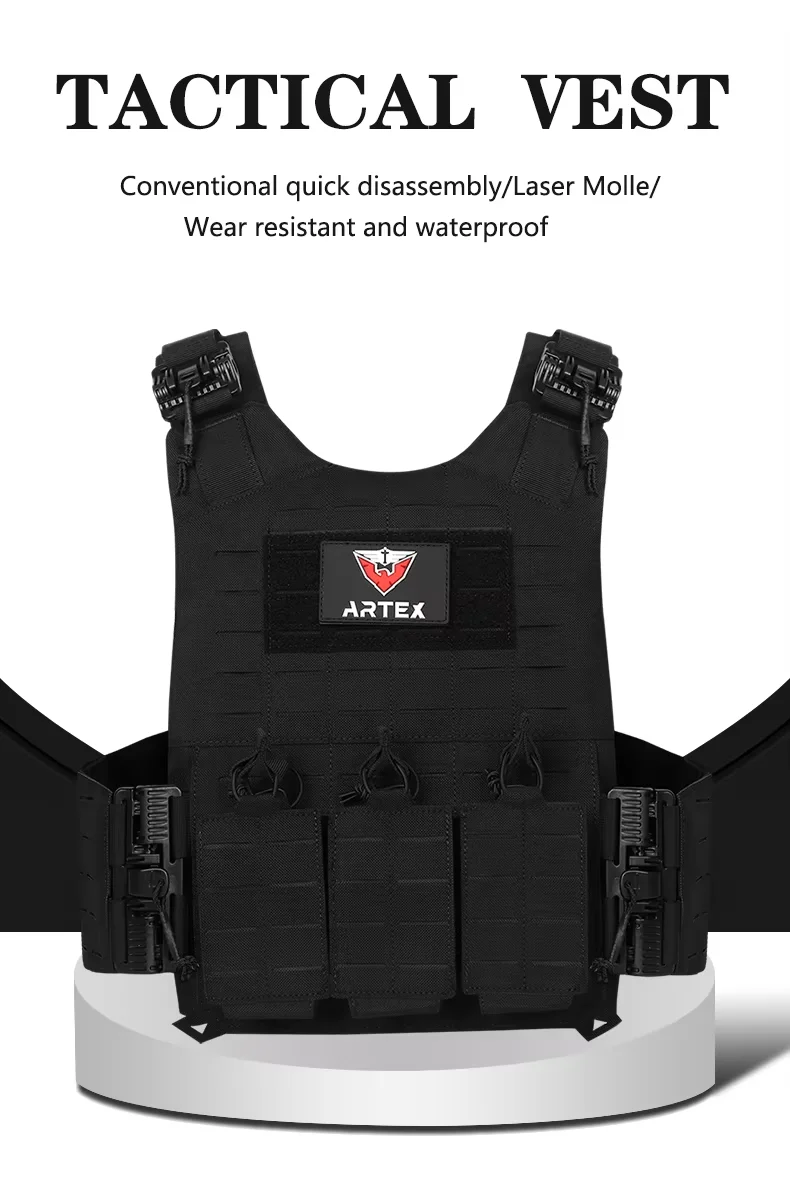 Detalle del sistema MOLLE y correas de ajuste