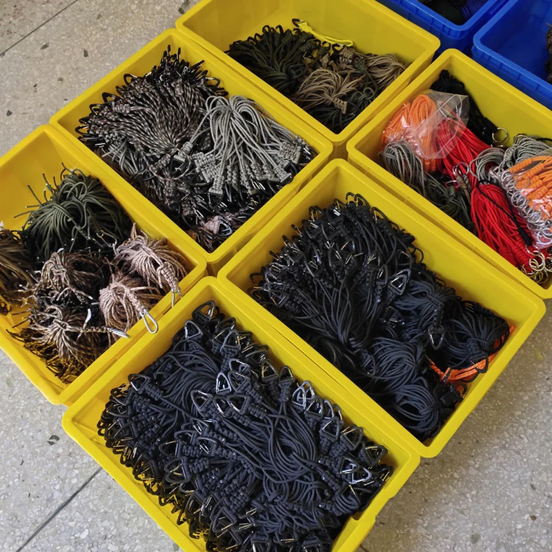Portachiaves paracord táctico trenzado con mosquetón metálico - imagen 4
