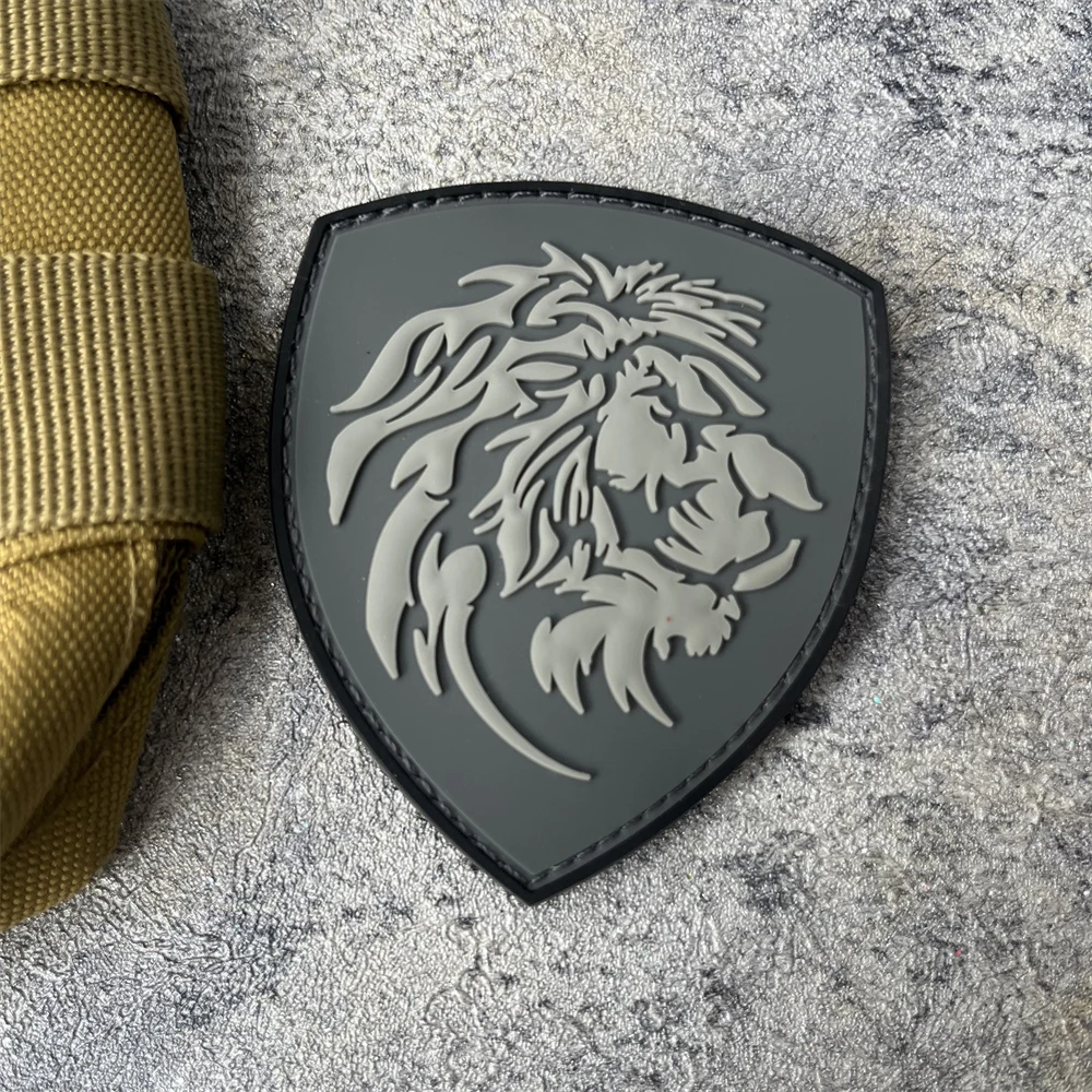 Parche táctico león con velcro – Emblema para uniforme militar