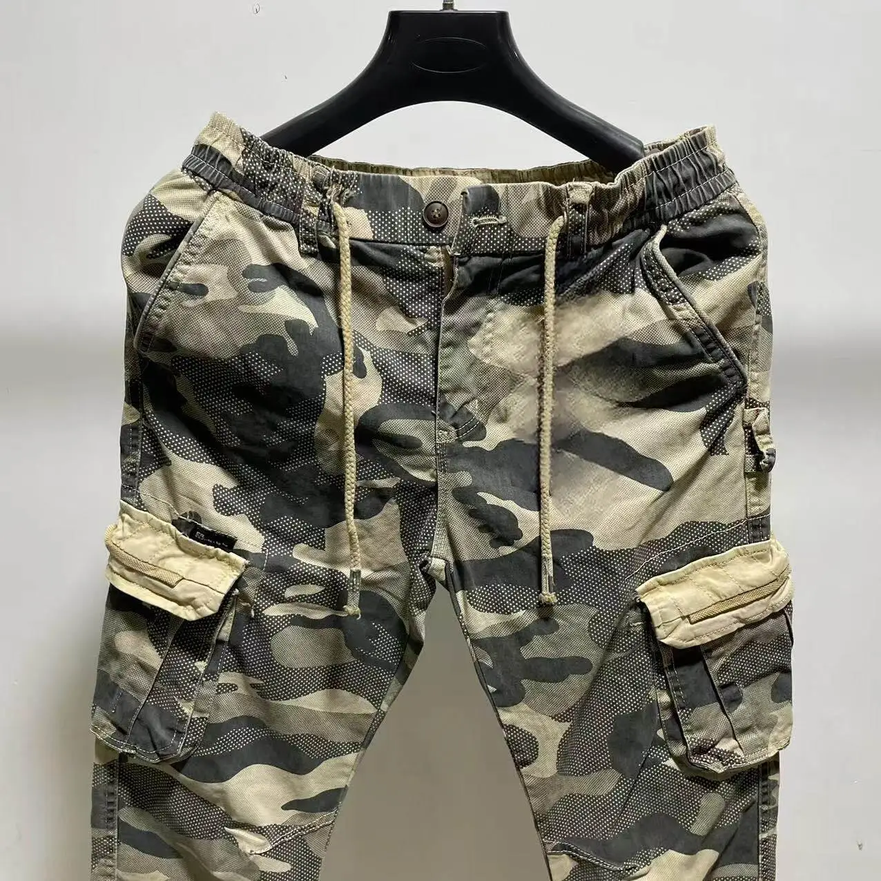 Pantalón camuflaje táctico workwear slim fit con cordones en tobillo