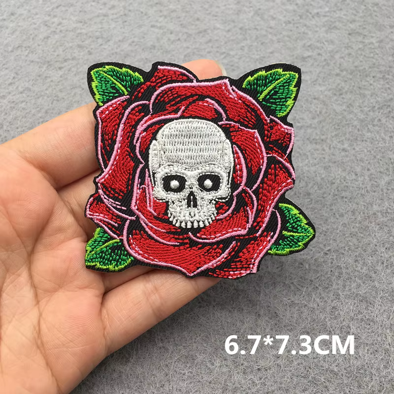 Parche bordado calavera versátil para ropa – Planchar o coser - imagen 2