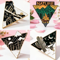 Pin de esmalte vintage – Paisaje montaña y bosque para camping