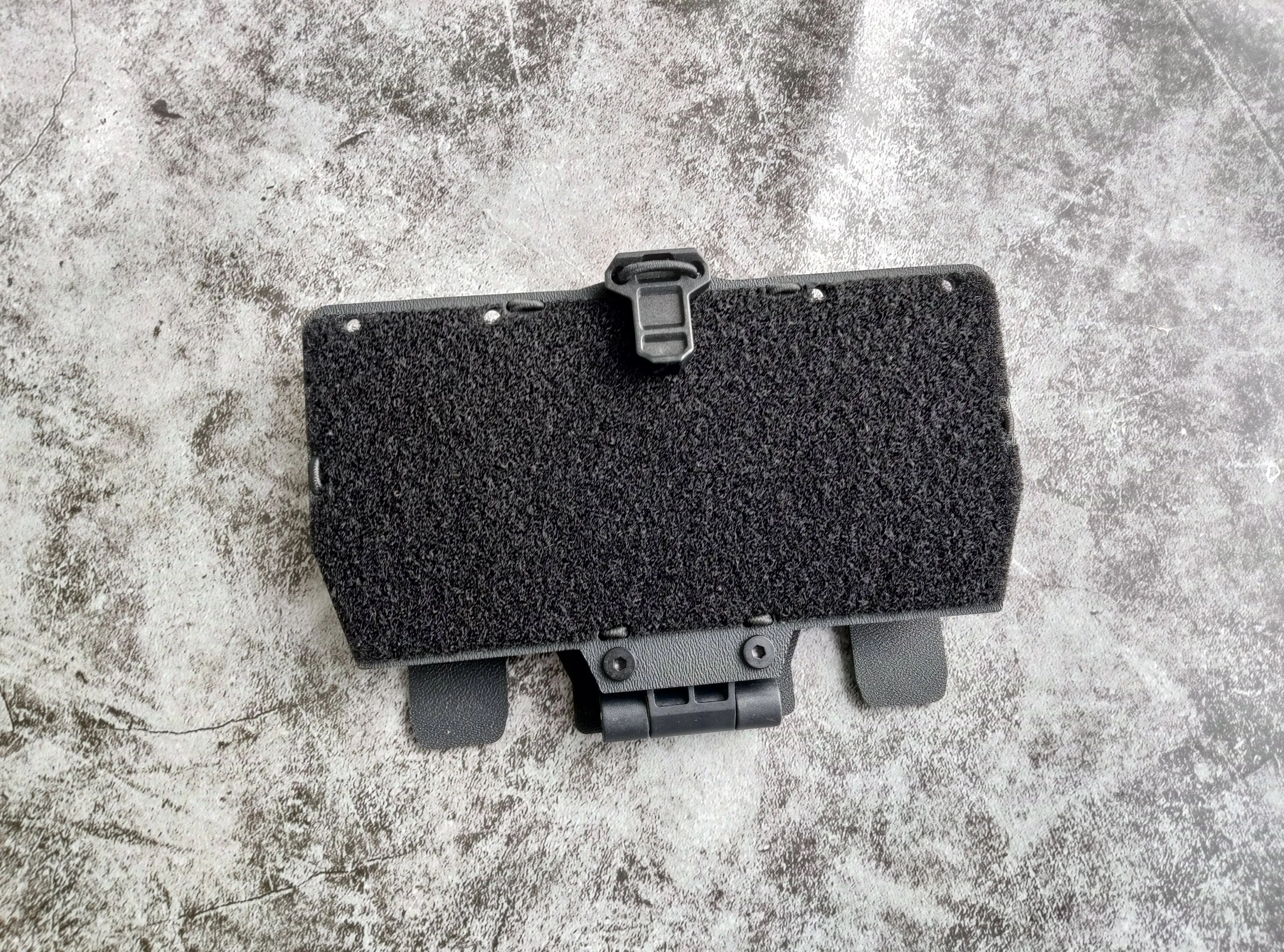 Placa táctica con montaje compatible MOLLE