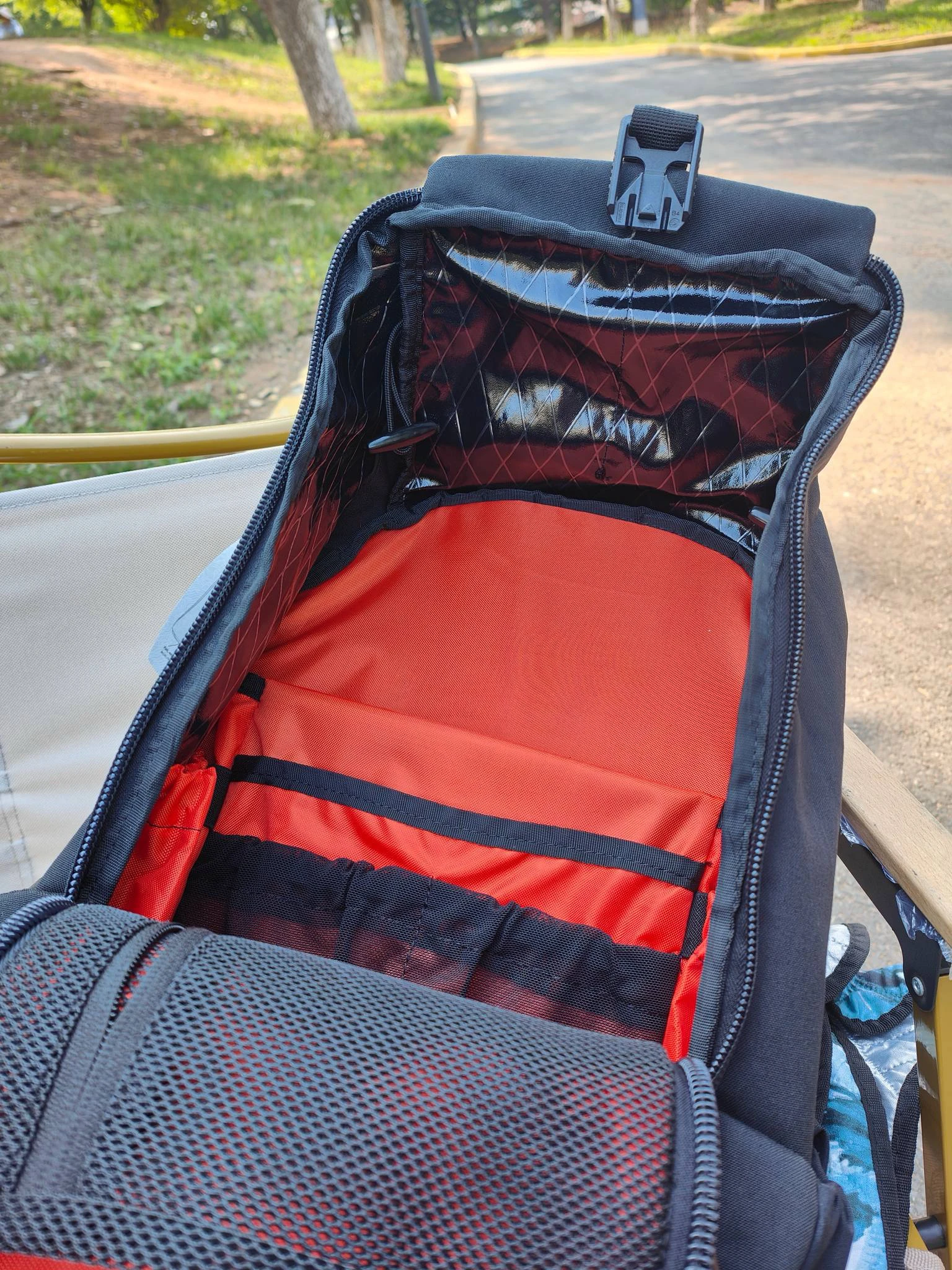 Mochila en uso en exterior
