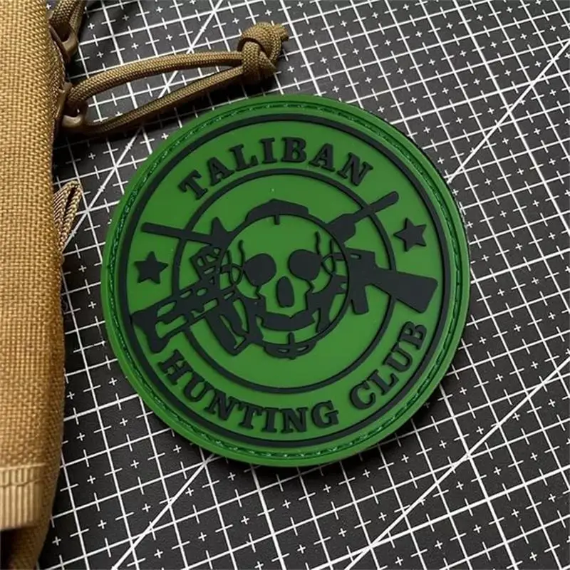 Gancho táctico de PVC personalizado con cierre de correa para mochila - imagen 4