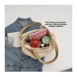 Bolsa de lona con letras bordadas y asa de hombro juvenil