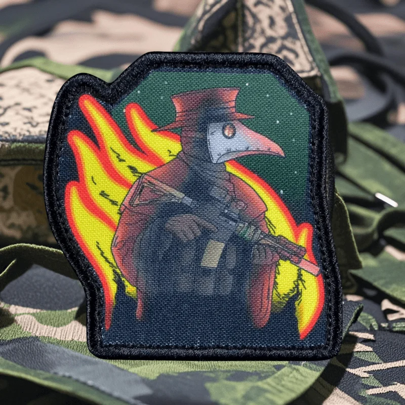Parche táctico bordado The Plague Doctor – Velcro para equipamiento - imagen 5