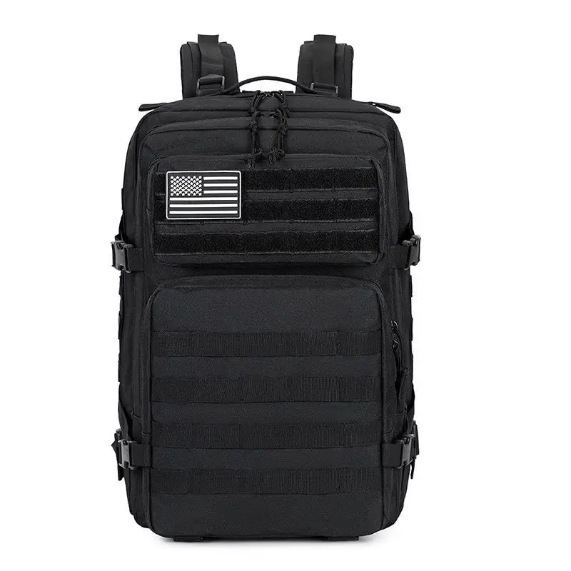 Detalle de la mochila lista para senderismo
