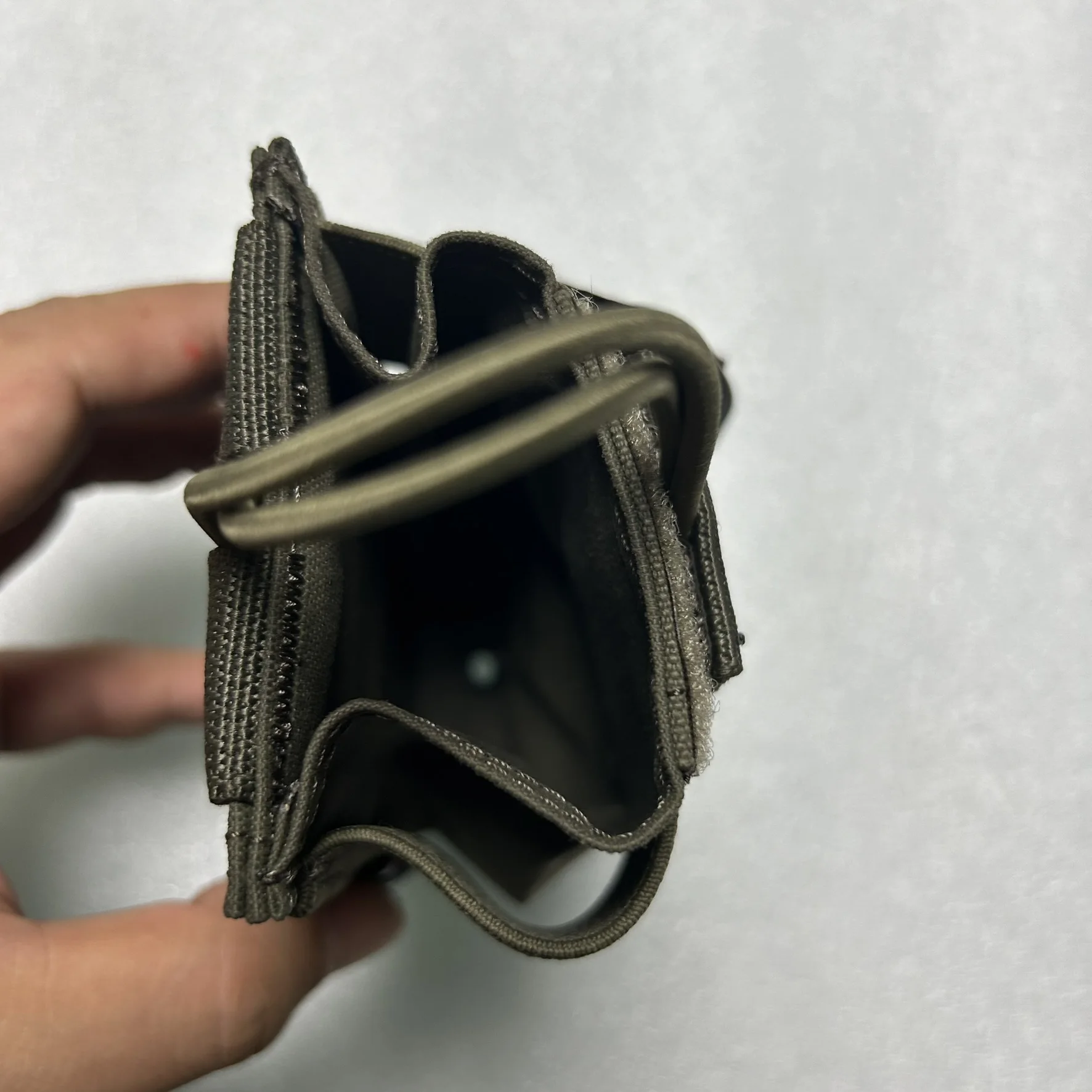 Funda táctica para radio portátil con MOLLE exterior - imagen 2