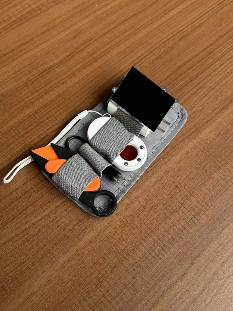 Accesorio EDC táctico con módulo interno y gancho-bucle - imagen 4