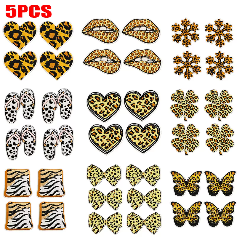 Parche termoadhesivo bordado de leopardo y corazones para ropa