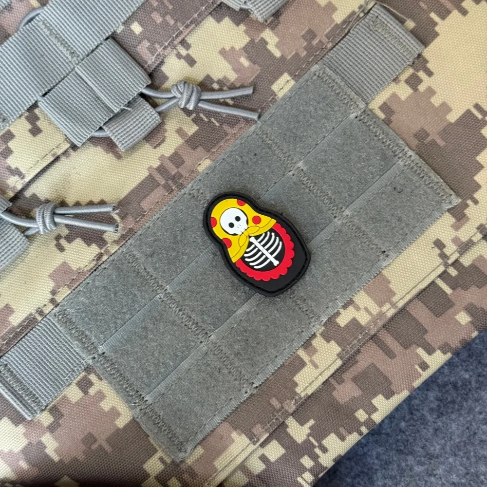 Parche táctico PVC Matryoshka esqueleto con velcro para ropa - imagen 3