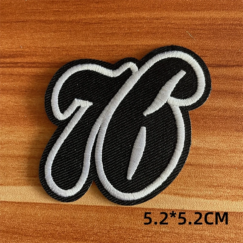 Parche bordado termoadhesivo serie negra, para planchar o coser - imagen 4