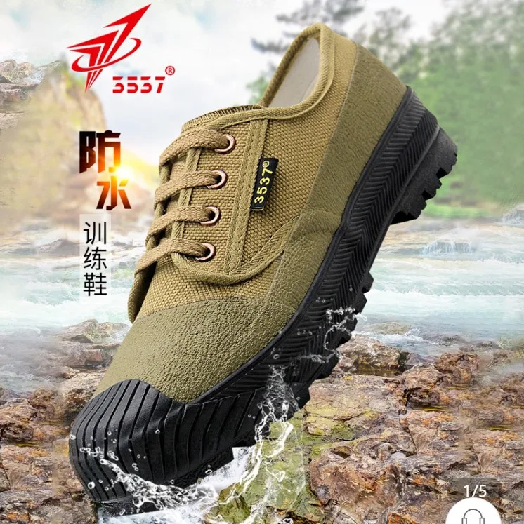 Zapato OKONKWO en terreno mojado