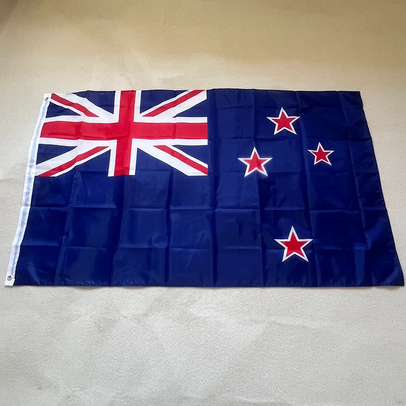 Bandera Nueva Zelanda colgada en pared interior