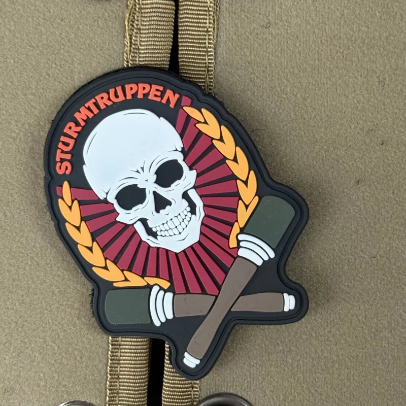 Parche táctico de calavera en PVC con cierre de gancho y bucle - imagen 4