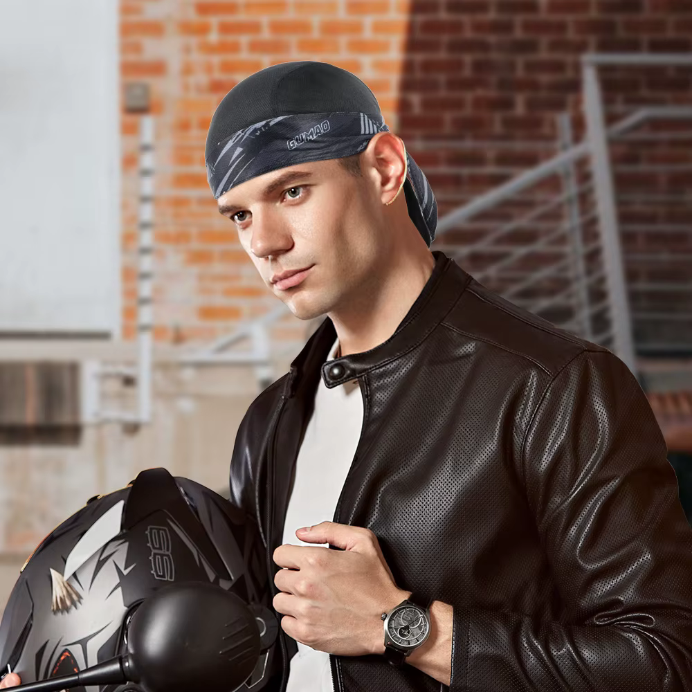 Gorra deportiva vista frontal con diseño geométrico 3D
