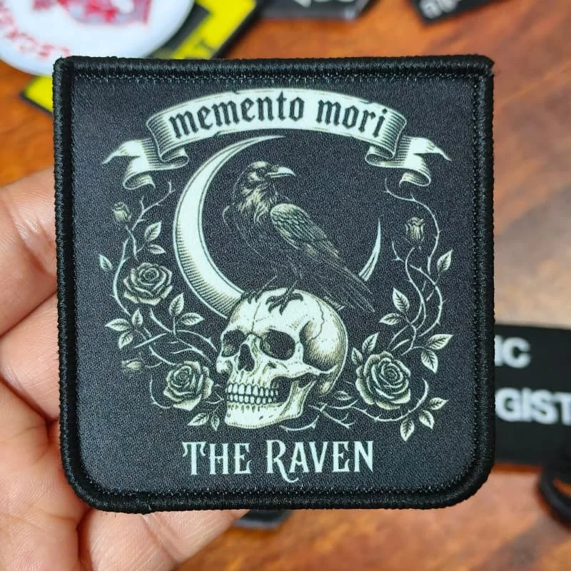 Parche táctico Memento Mori con calavera de cuervo para velcro - imagen 2