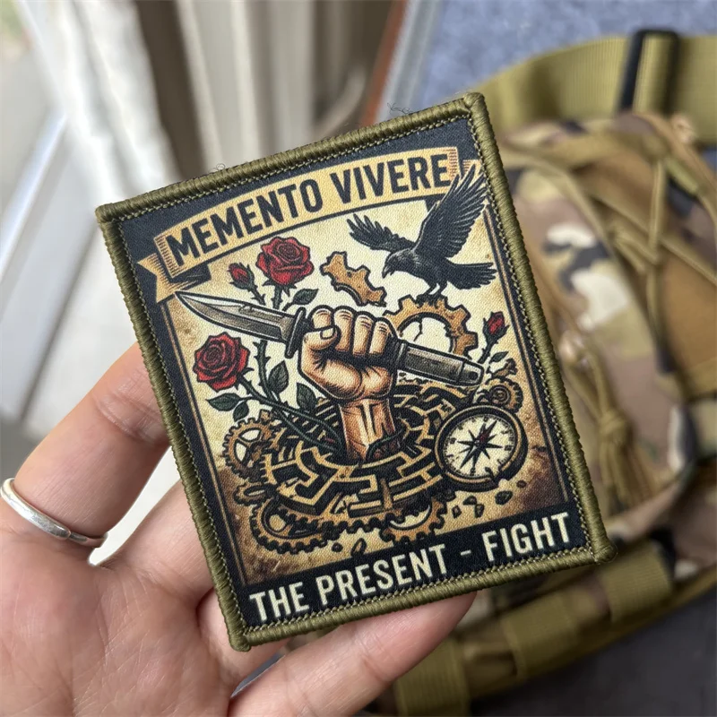 MEMENTO VIVERE Parche táctico bordado con gancho y bucle - imagen 3