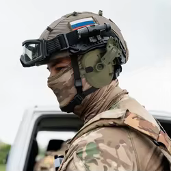 Casco táctico con protección auditiva orejeras Airsoft y tiro