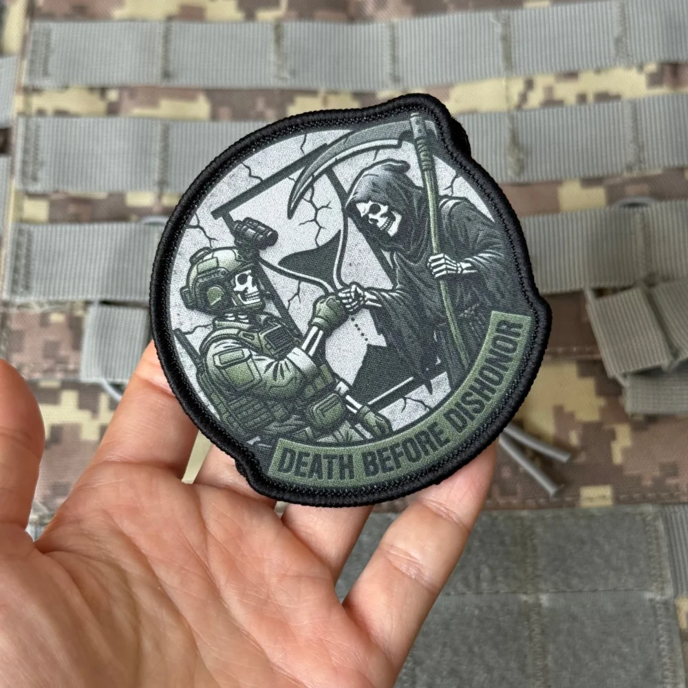 Parche táctico calavera Death Before Dishonor con velcro para mochila - imagen 4